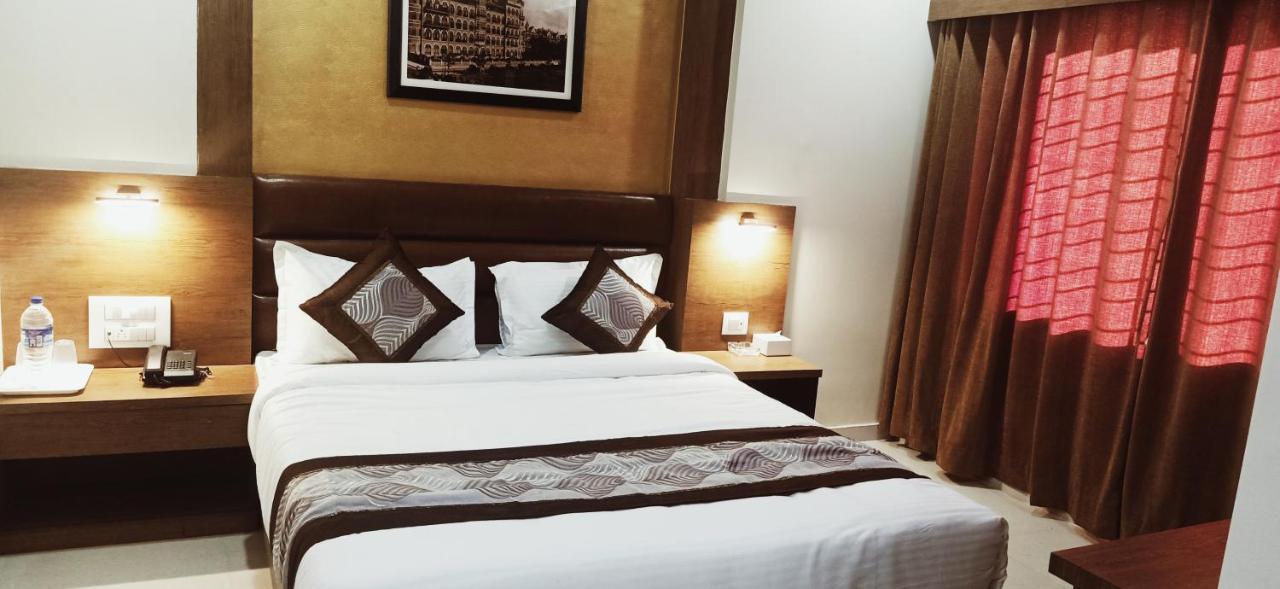 Hotel Crystal Luxury Inn- Bandra Mumbai Exterior foto