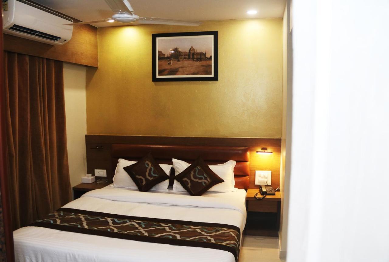Hotel Crystal Luxury Inn- Bandra Mumbai Exterior foto