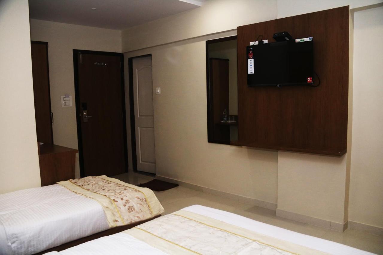Hotel Crystal Luxury Inn- Bandra Mumbai Exterior foto